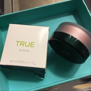 NWT True eyeshadow - aurora color